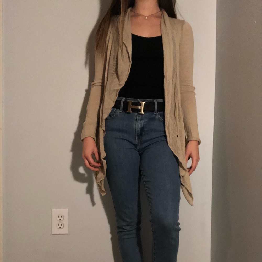 Billabong tan sweater